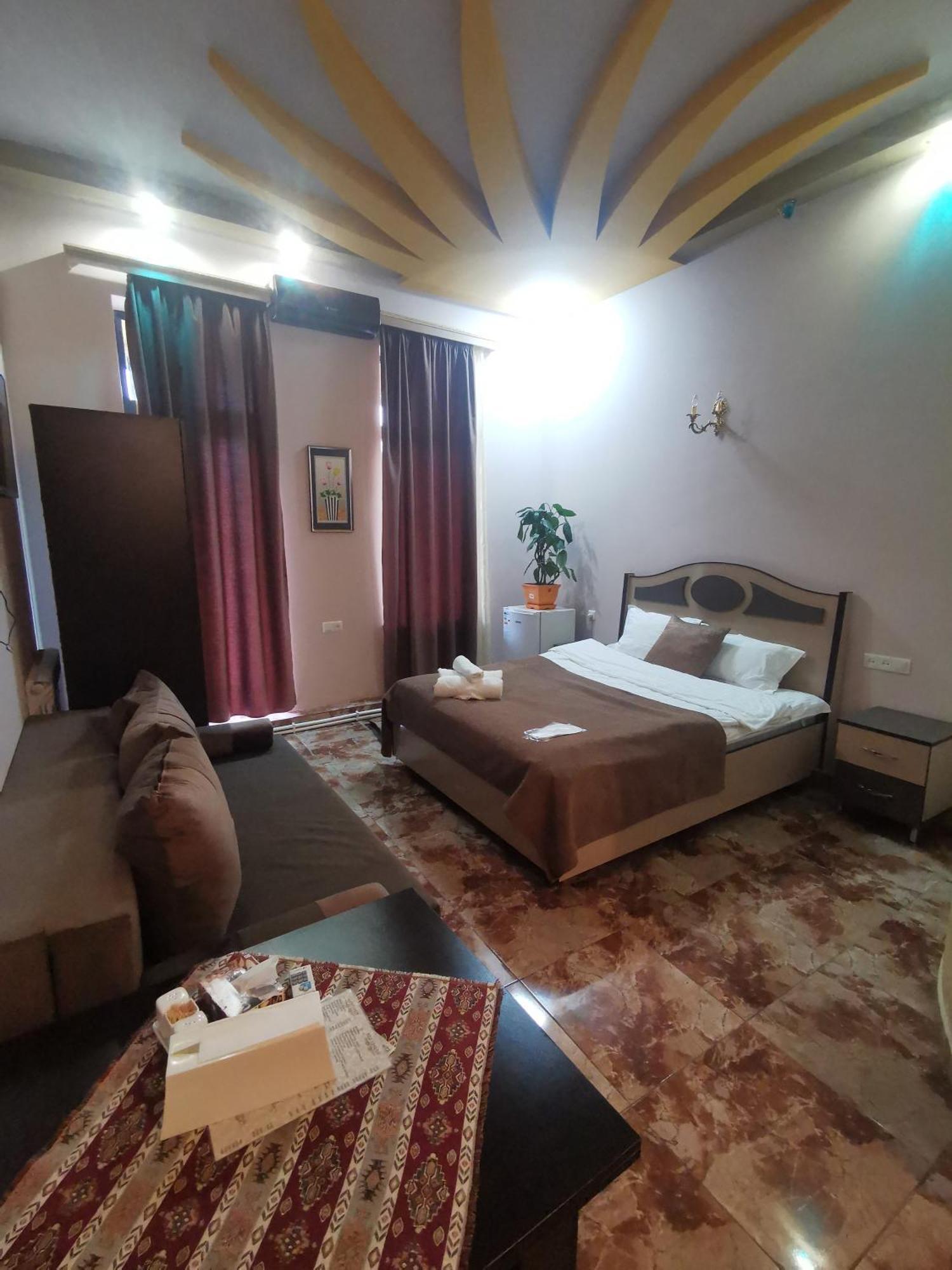 Narek+ Hotel Arrinj Bilik gambar